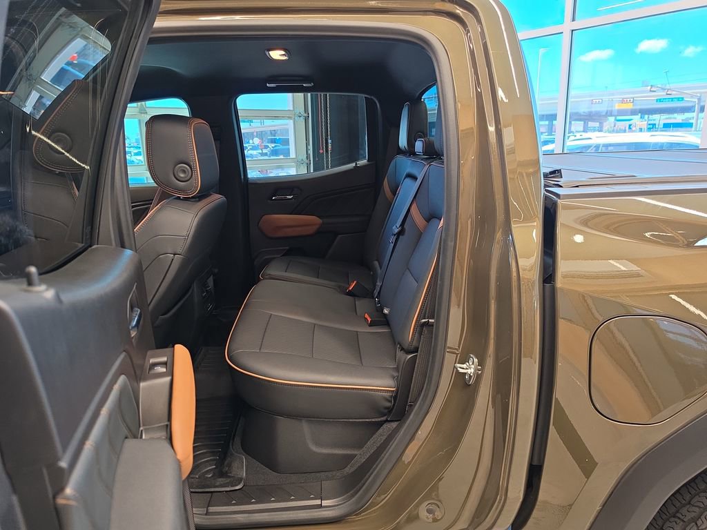 Used 2025 GMC Canyon AT4 w/ AT4 Premium Package AWD/4WD image 32