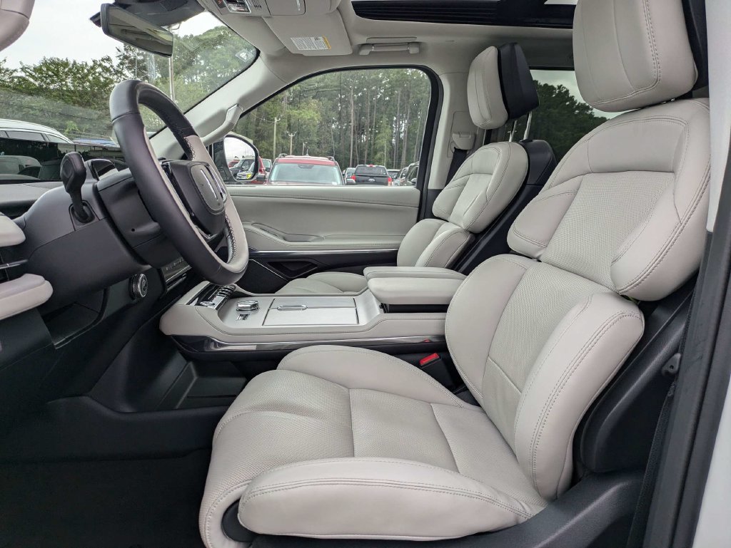 Certified 2026 Lincoln Navigator Reserve AWD/4WD image 21