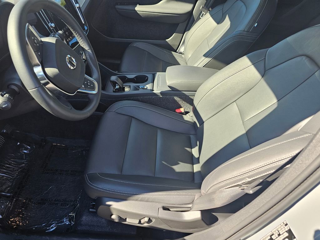 Used 2025 Volvo XC40 B5 Core w/ Protection Package Premier image 11