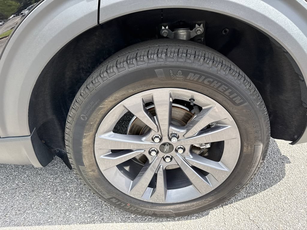 Used 2023 Ford Explorer XLT w/ Equipment Group 202A AWD/4WD image 19