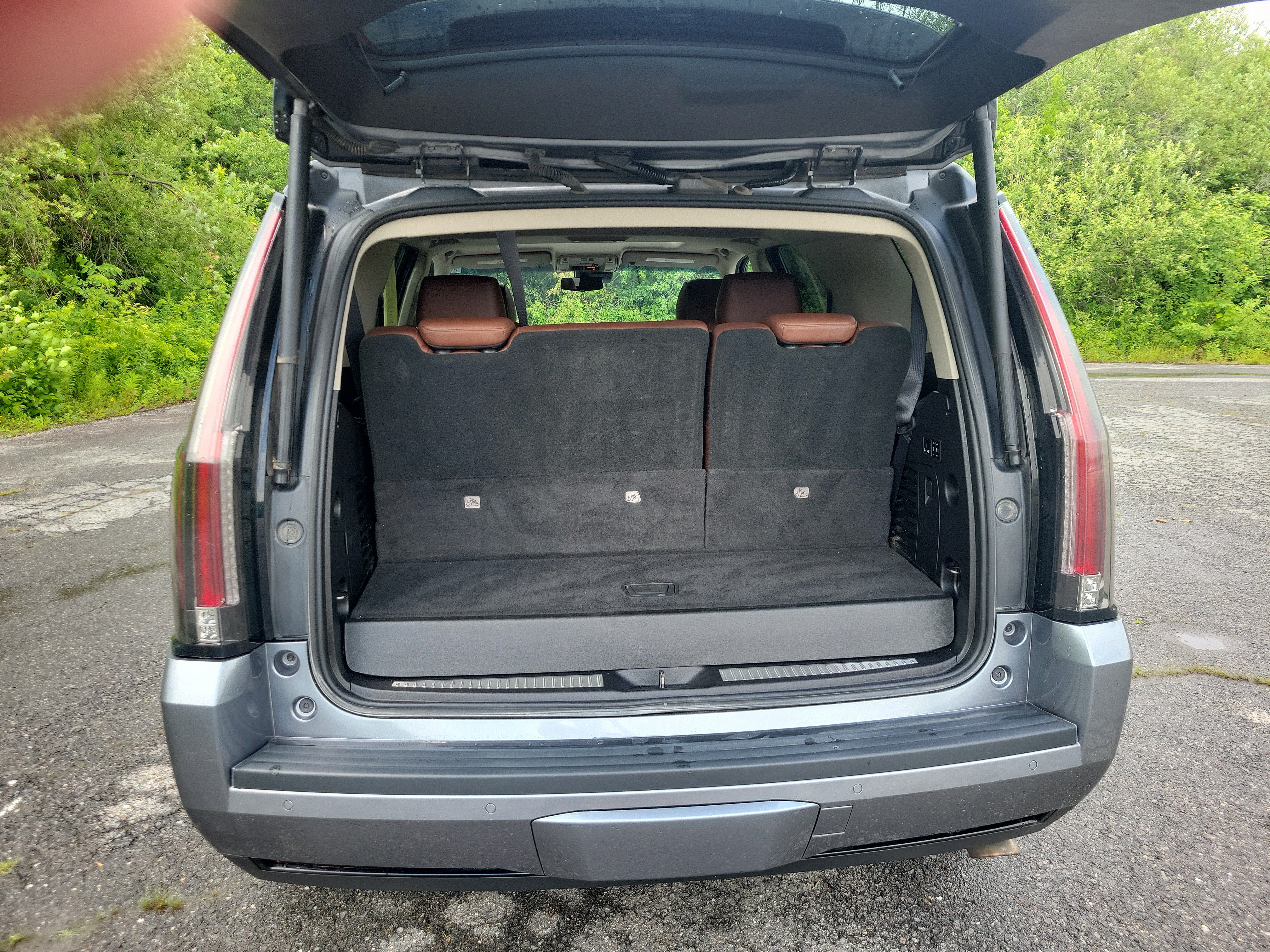 Used 2018 Cadillac Escalade Luxury AWD/4WD image 18