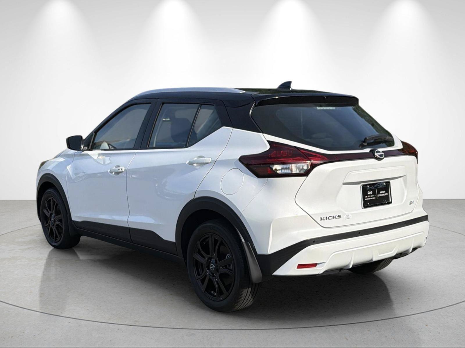 Used 2023 Nissan Kicks SV FWD image 3