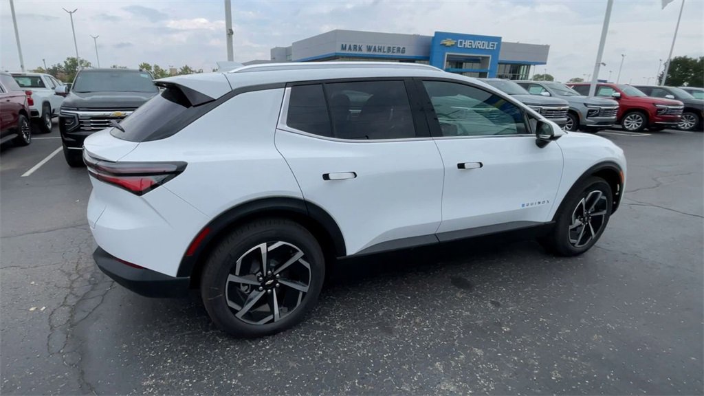 New 2026 Chevrolet Equinox EV LT image 2