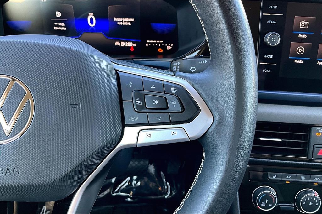 Used 2023 Volkswagen Taos SE image 21