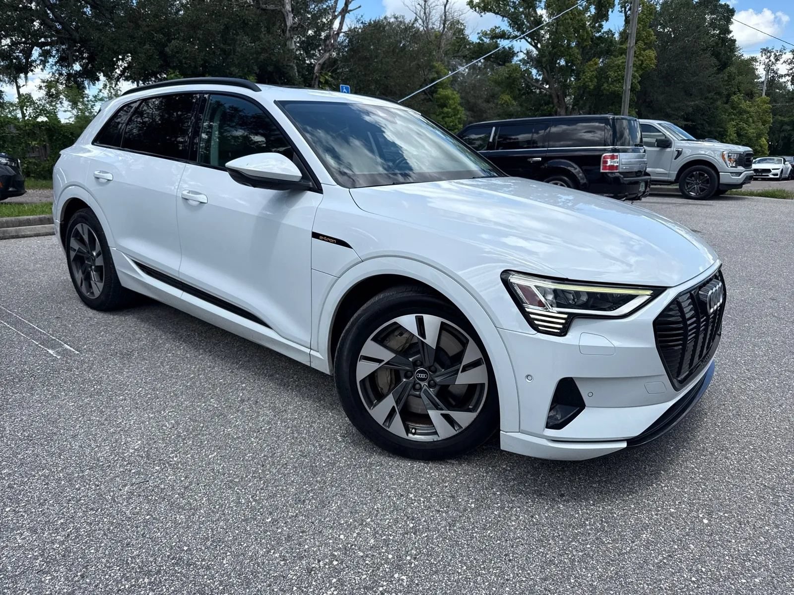 Used 2021 Audi e-tron Premium w/ Convenience Plus Package AWD/4WD image 6