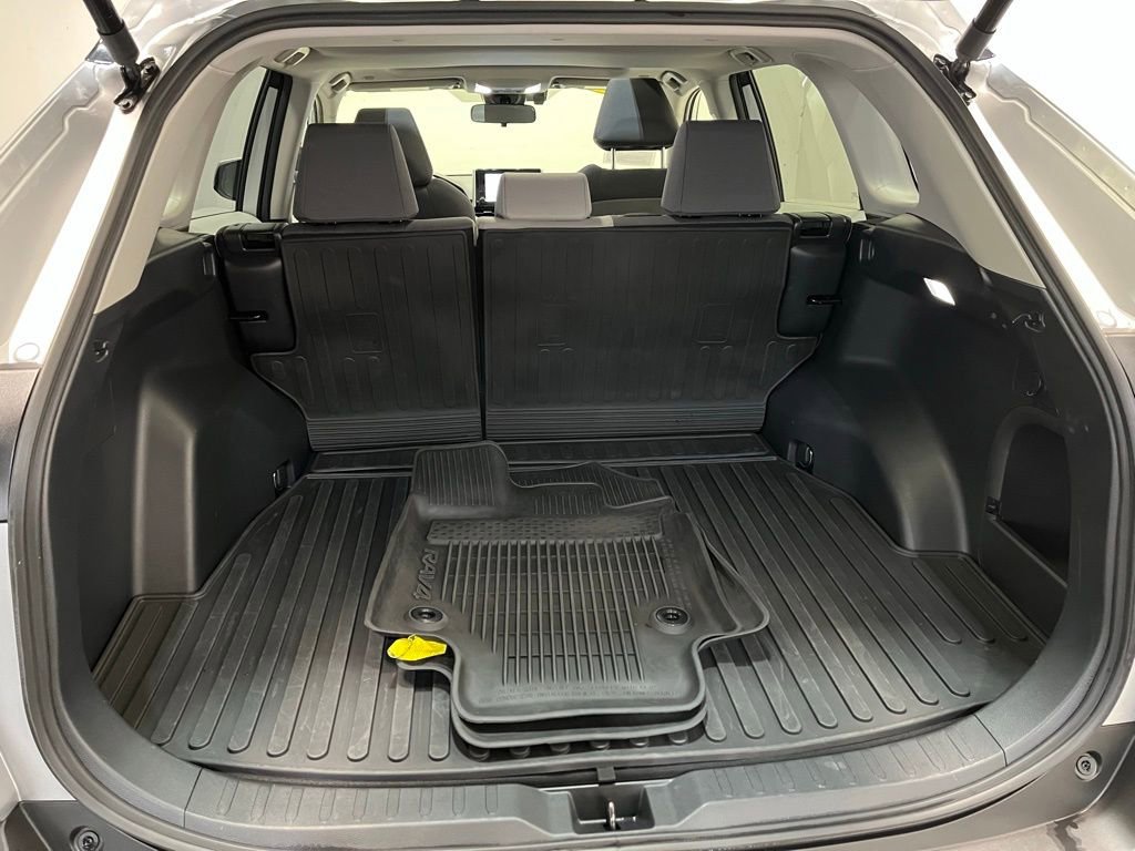 Used 2025 Toyota RAV4 XLE w/ Convenience Package AWD/4WD image 19