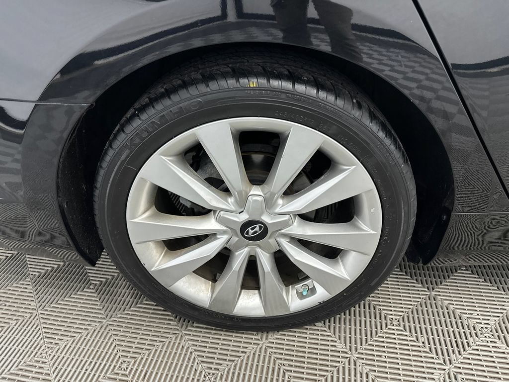 Used 2016 Hyundai Azera Limited FWD image 18