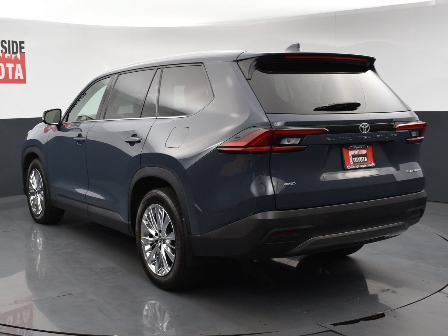 Used 2025 Toyota Grand Highlander AWD image 3