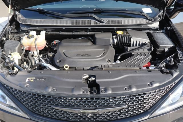 Used 2019 Chrysler Pacifica Limited FWD image 24