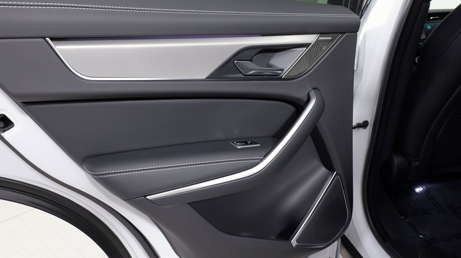 Used 2025 Jaguar F-PACE R-Dynamic S image 42