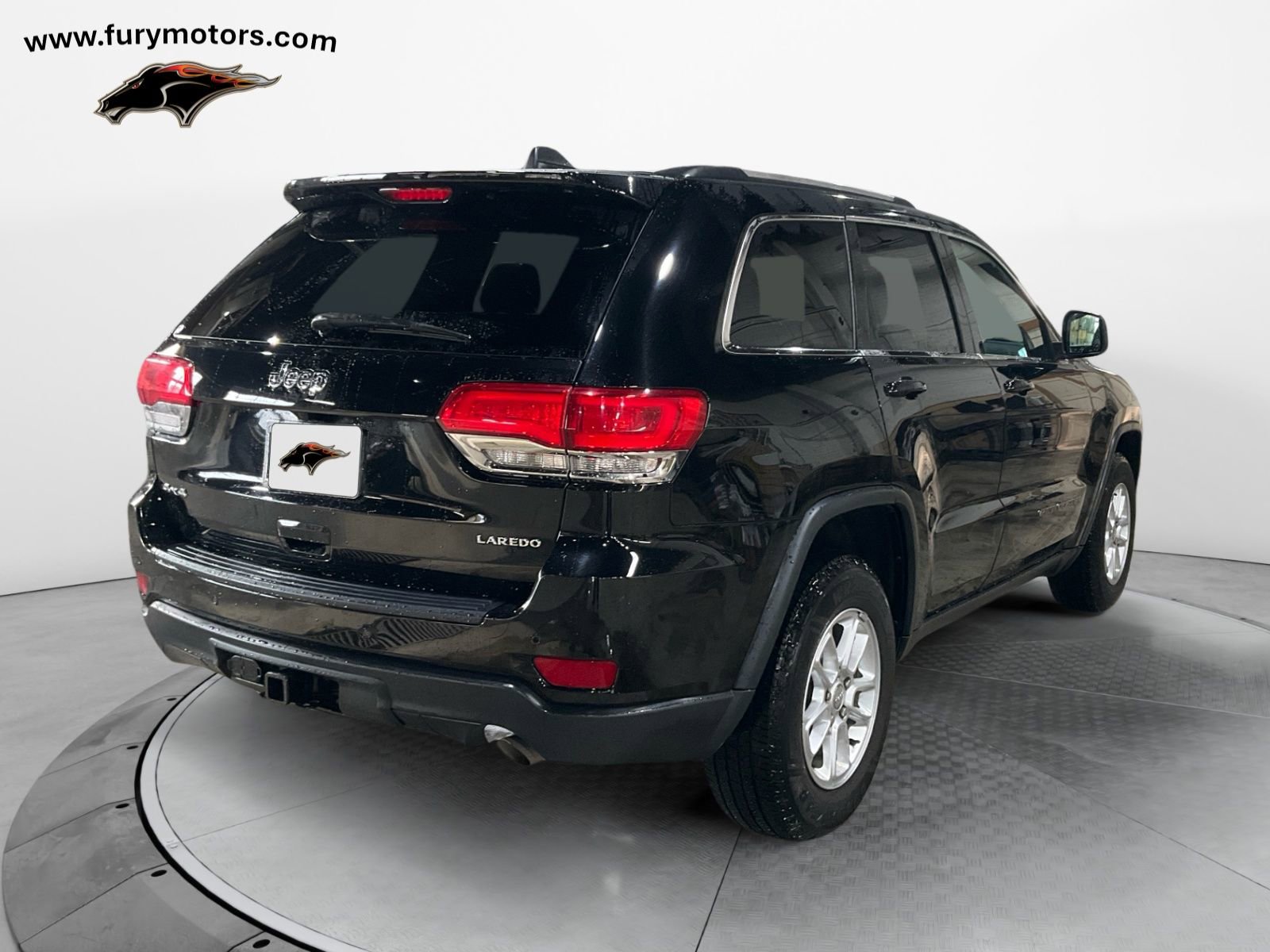 Used 2019 Jeep Grand Cherokee Laredo image 3