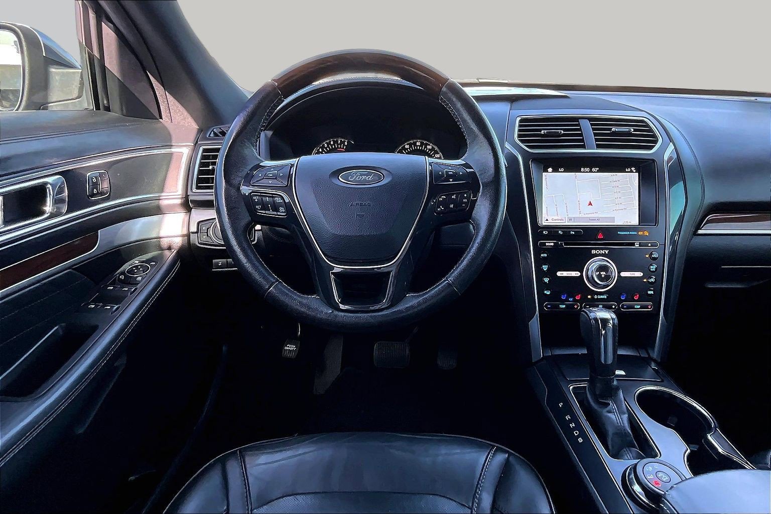 Used 2017 Ford Explorer Platinum AWD/4WD image 5