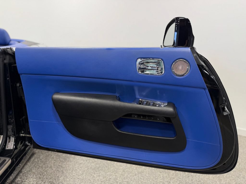 Used 2019 Rolls-Royce Dawn RWD image 12