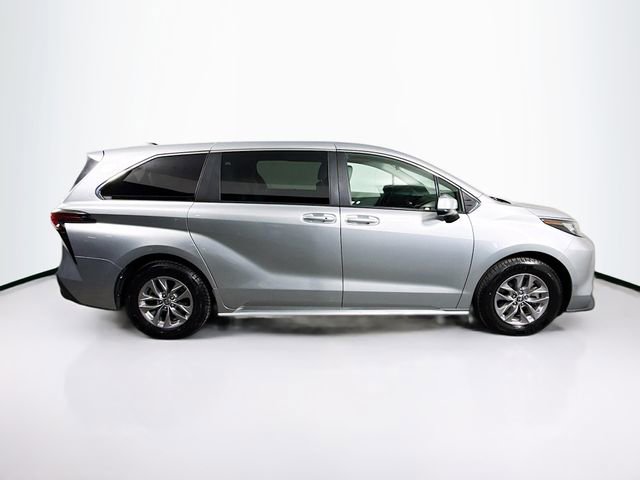 Used 2022 Toyota Sienna LE image 27