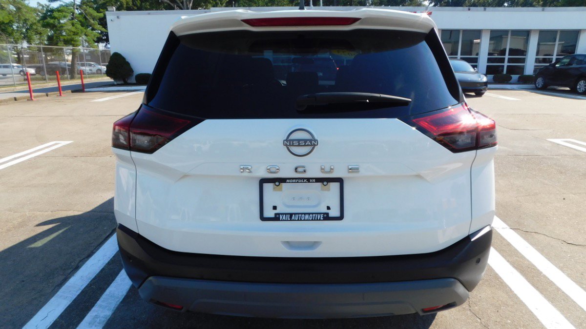 Used 2023 Nissan Rogue S image 3