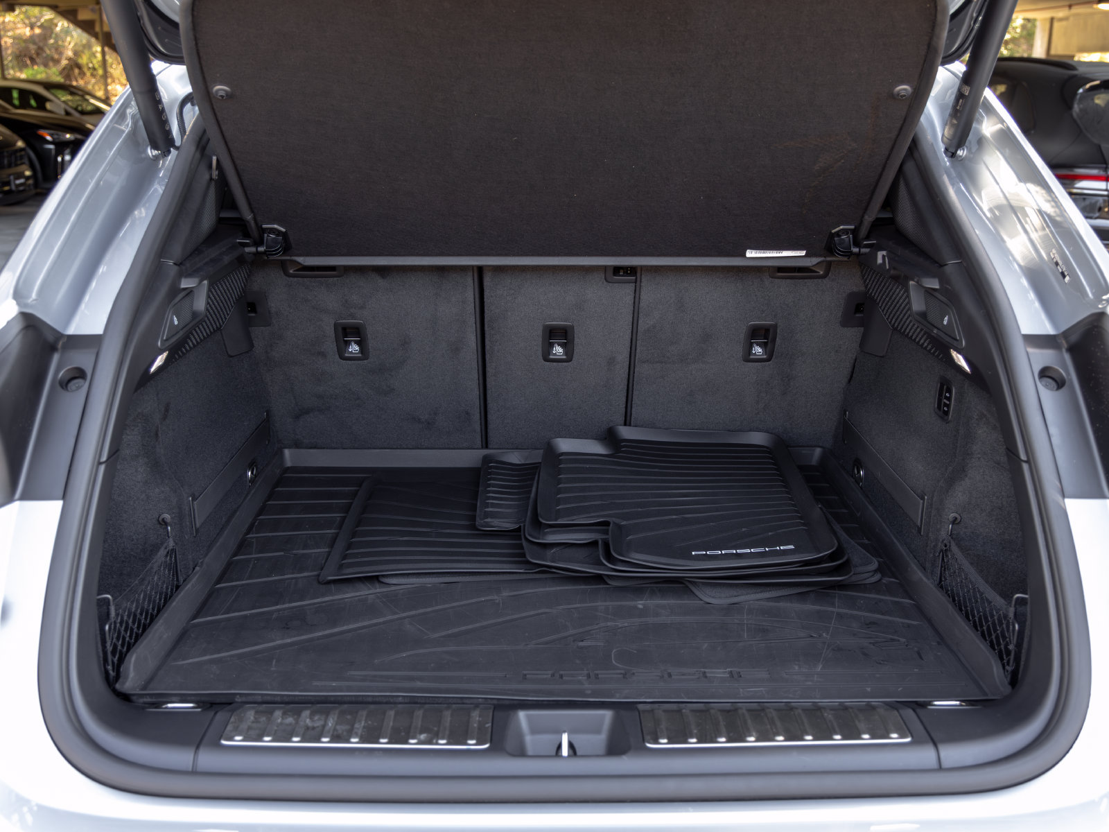 Certified 2025 Porsche Macan Electric RWD image 45