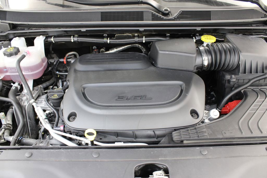 Used 2024 Chrysler Pacifica Touring image 33