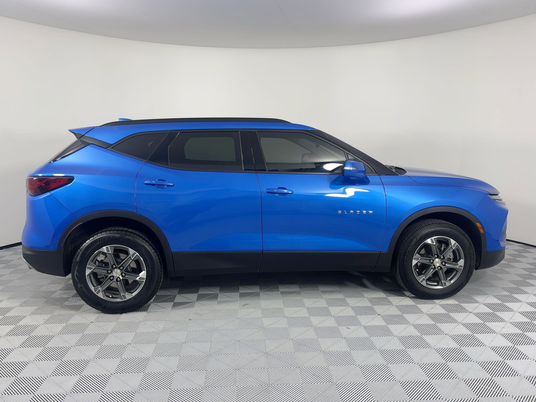 Used 2024 Chevrolet Blazer LT w/ Sound & Technology Package image 8