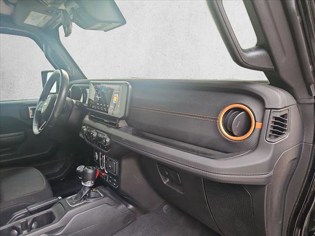Used 2024 Jeep Gladiator Mojave AWD/4WD image 20