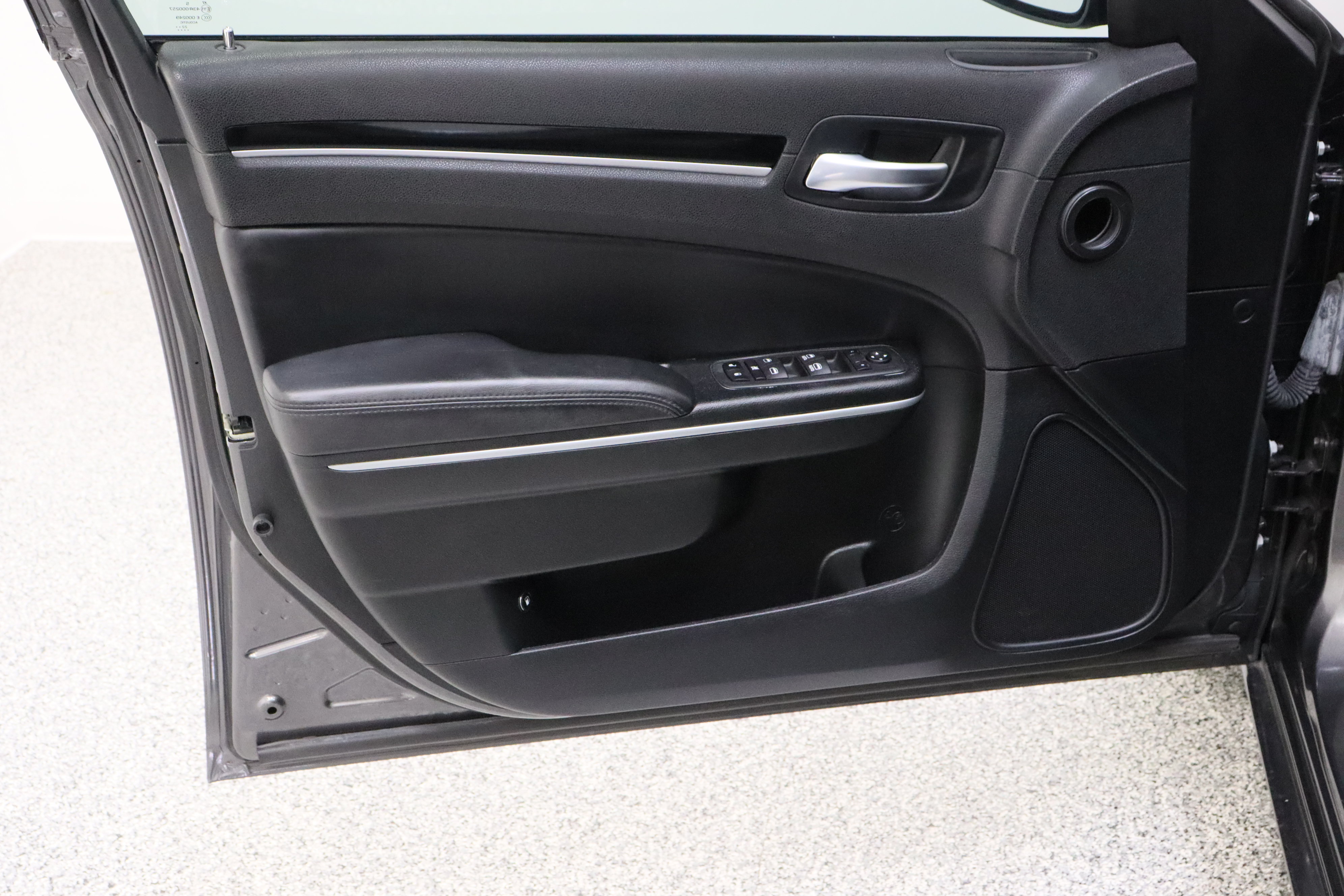 Used 2023 Chrysler 300 Touring w/ Sport Appearance Package RWD image 12