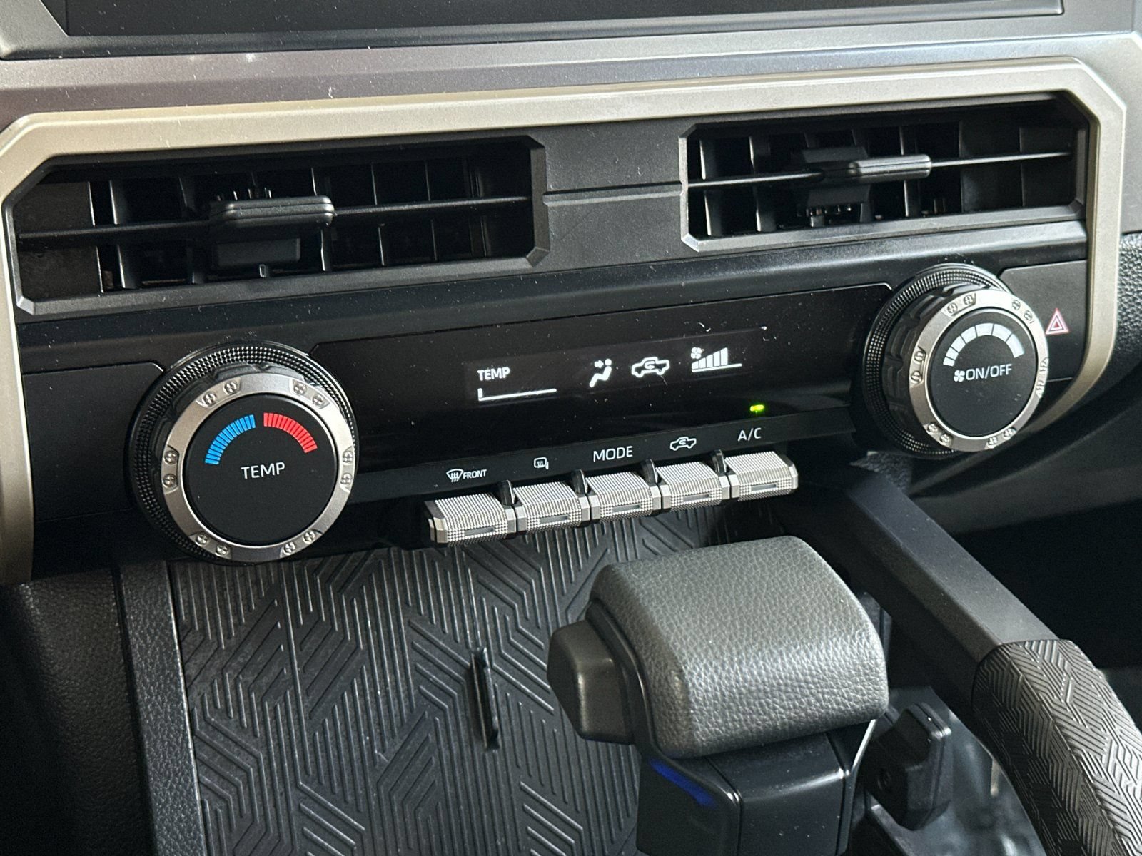 Used 2025 Toyota Tacoma SR5 AWD/4WD image 17
