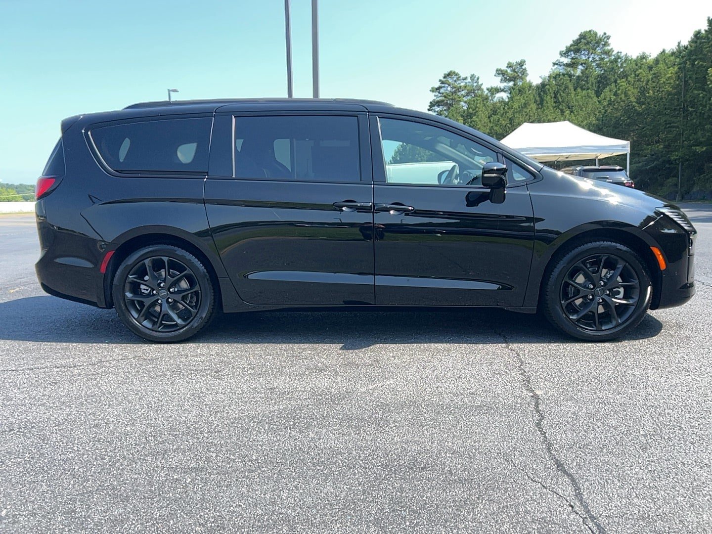 New 2027 Chrysler Pacifica Limited FWD image 4