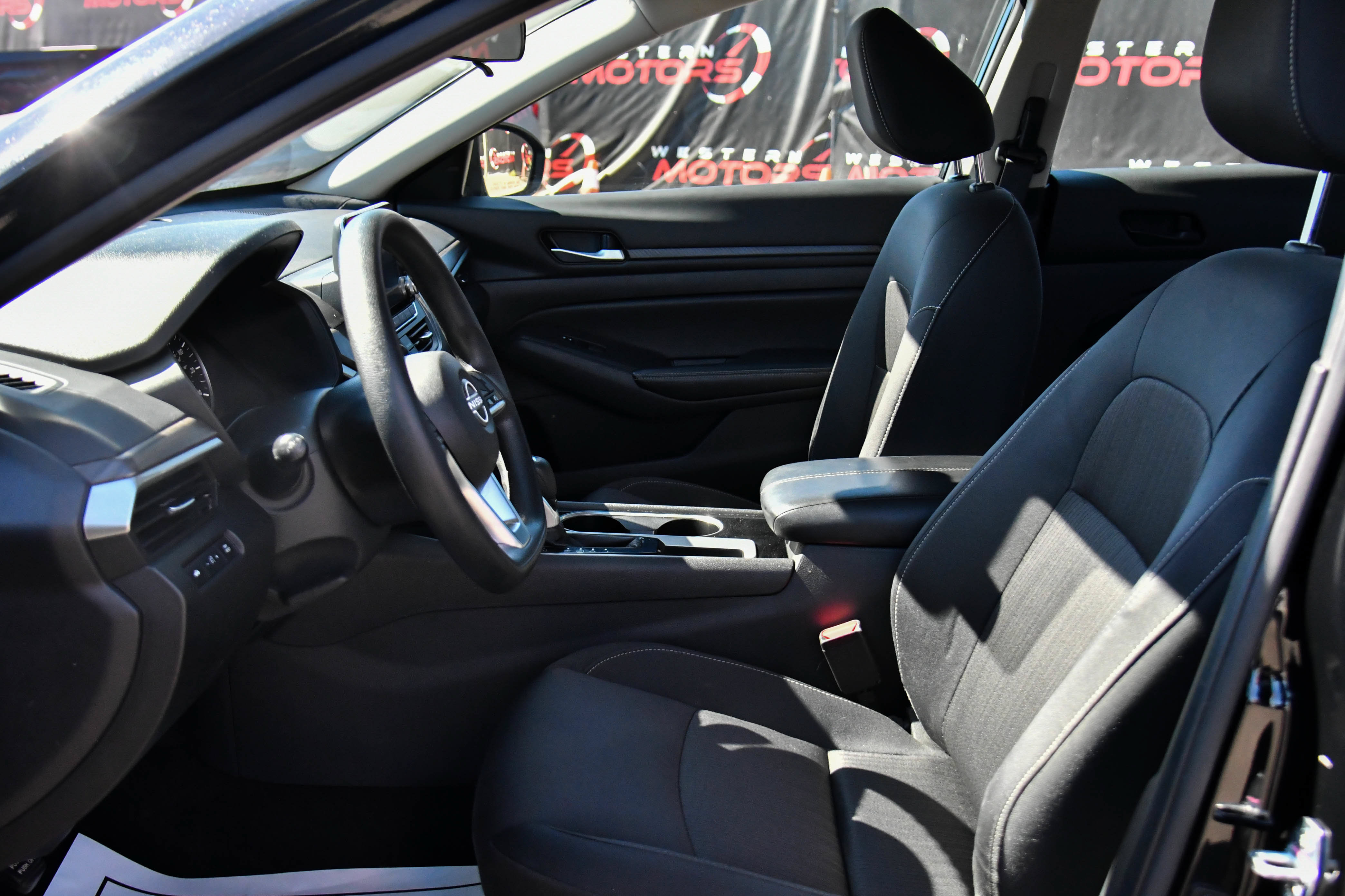 Used 2024 Nissan Altima 2.5 SV FWD image 17