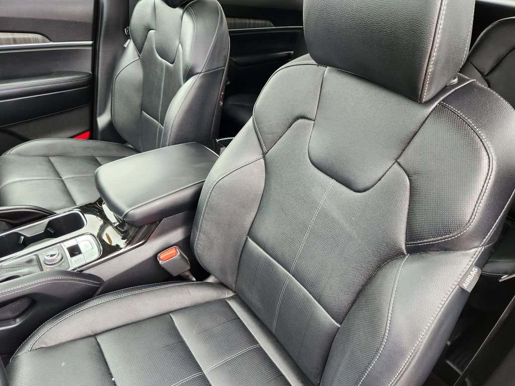 Certified 2025 Kia Telluride EX w/ EX Captain's Chair Package image 11
