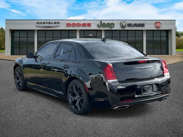 Used 2022 Chrysler 300 Touring L w/ Popular Equipment Group RWD image 5