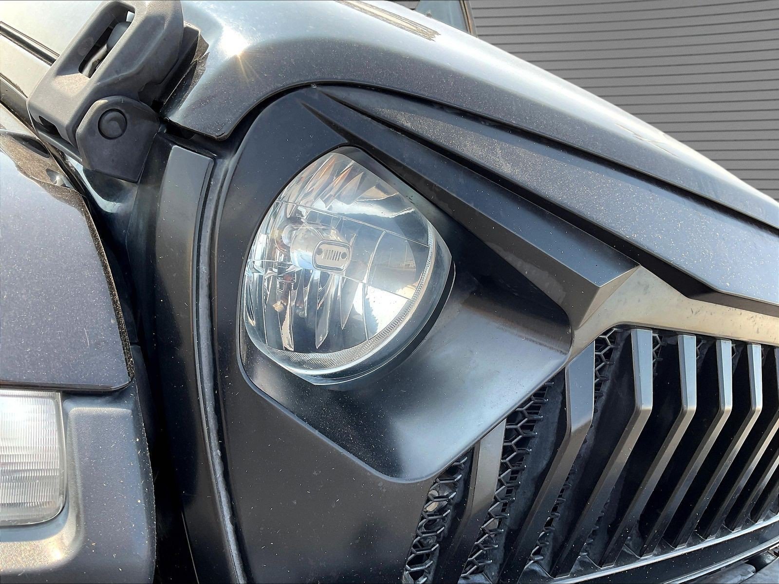 Used 2019 Jeep Wrangler Unlimited Sahara AWD/4WD image 28