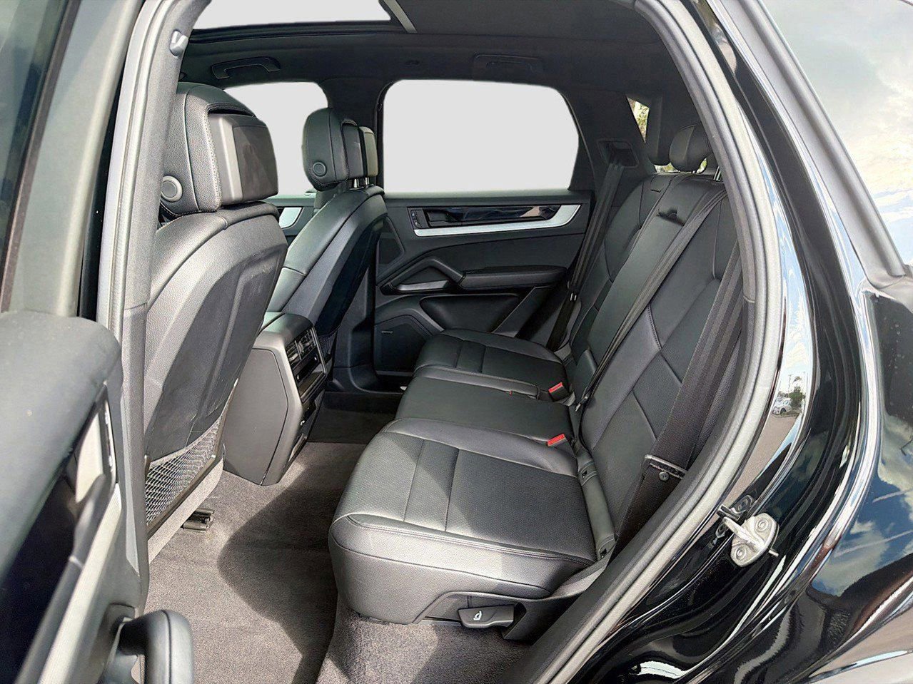 Used 2024 Porsche Cayenne image 22