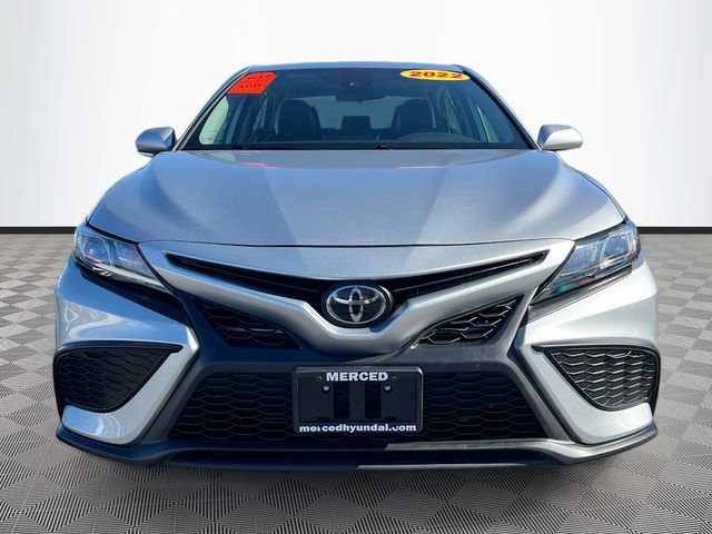 Used 2022 Toyota Camry SE image 2
