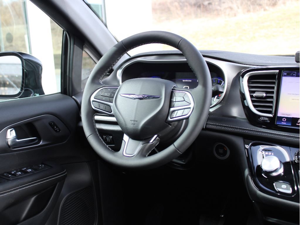 New 2026 Chrysler Pacifica Select image 14
