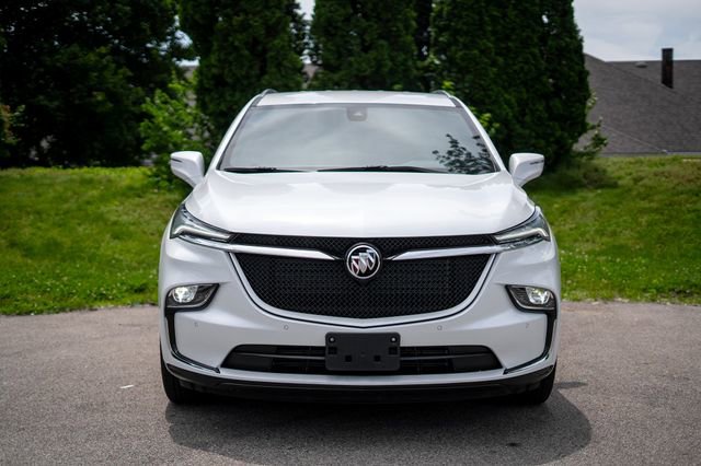 Used 2024 Buick Enclave Essence w/ Sport Touring Edition FWD image 2