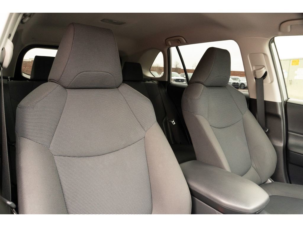 Used 2022 Toyota RAV4 LE image 18