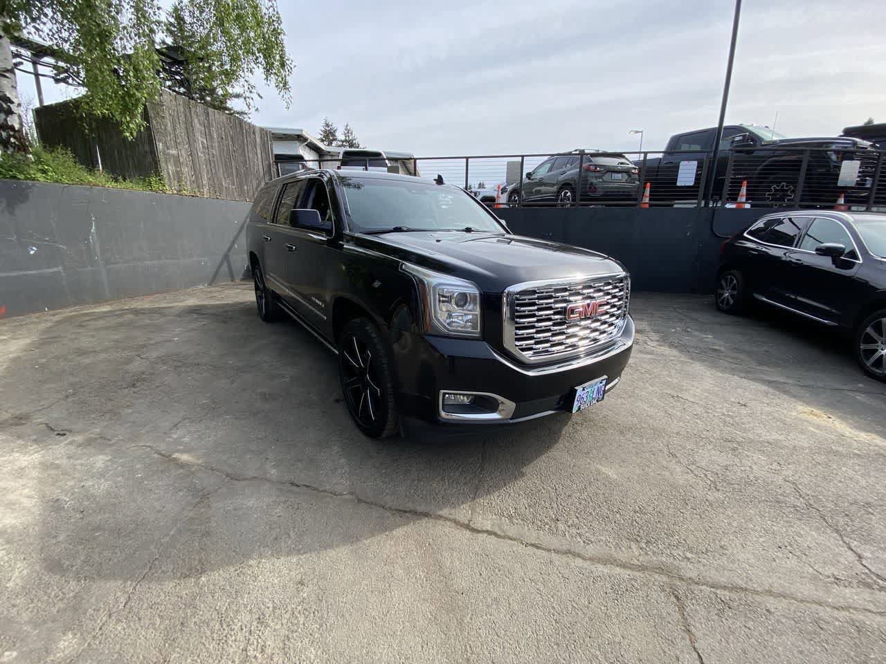 Used 2019 GMC Yukon XL Denali w/ Denali Ultimate Package AWD/4WD image 8
