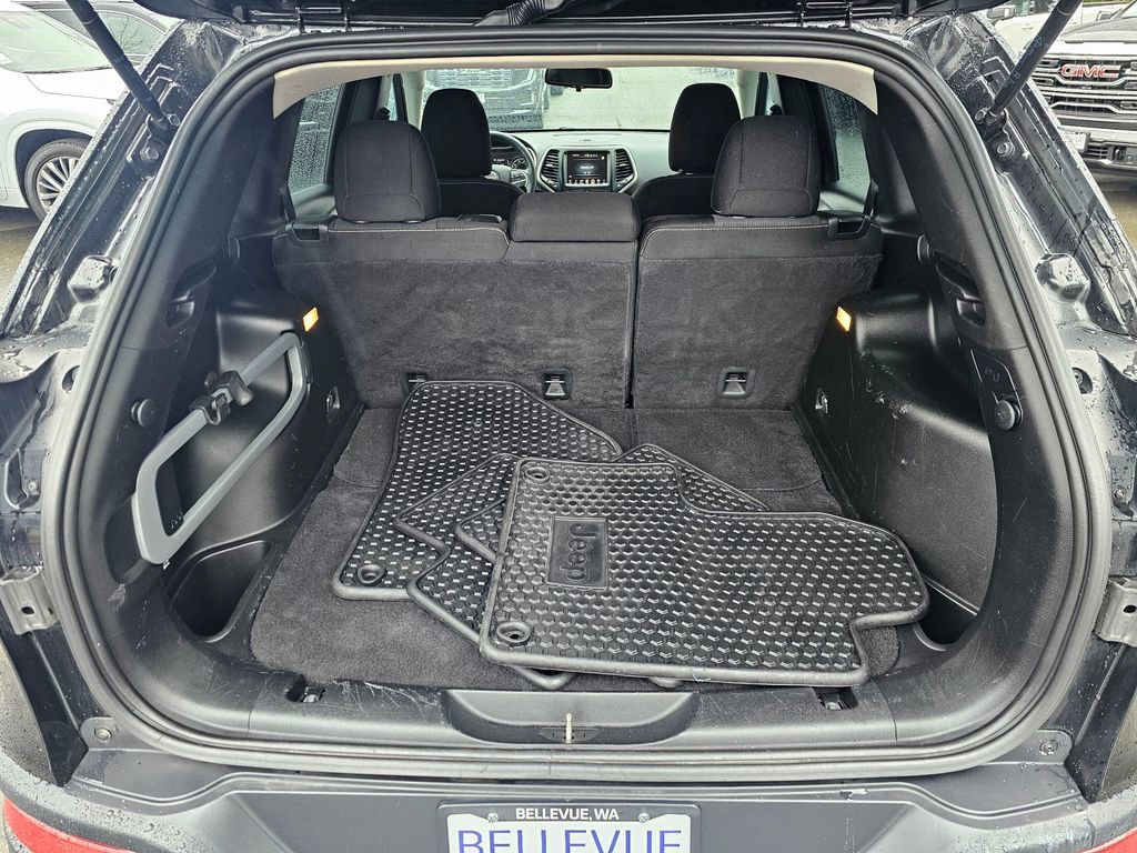 Used 2015 Jeep Cherokee Latitude w/ Cold Weather Group image 13