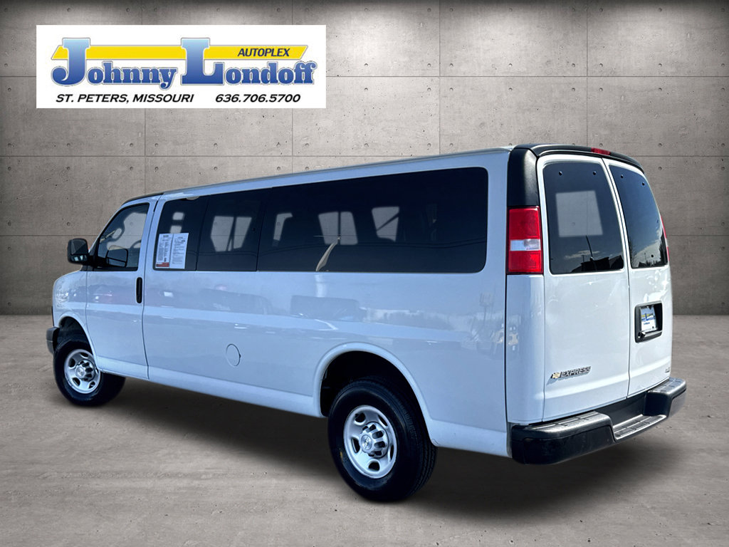 Used 2023 Chevrolet Express 3500 LS RWD image 3