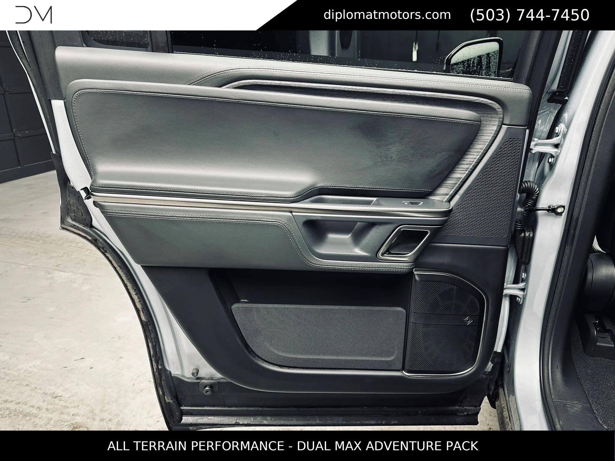 Used 2024 Rivian R1S Adventure image 31