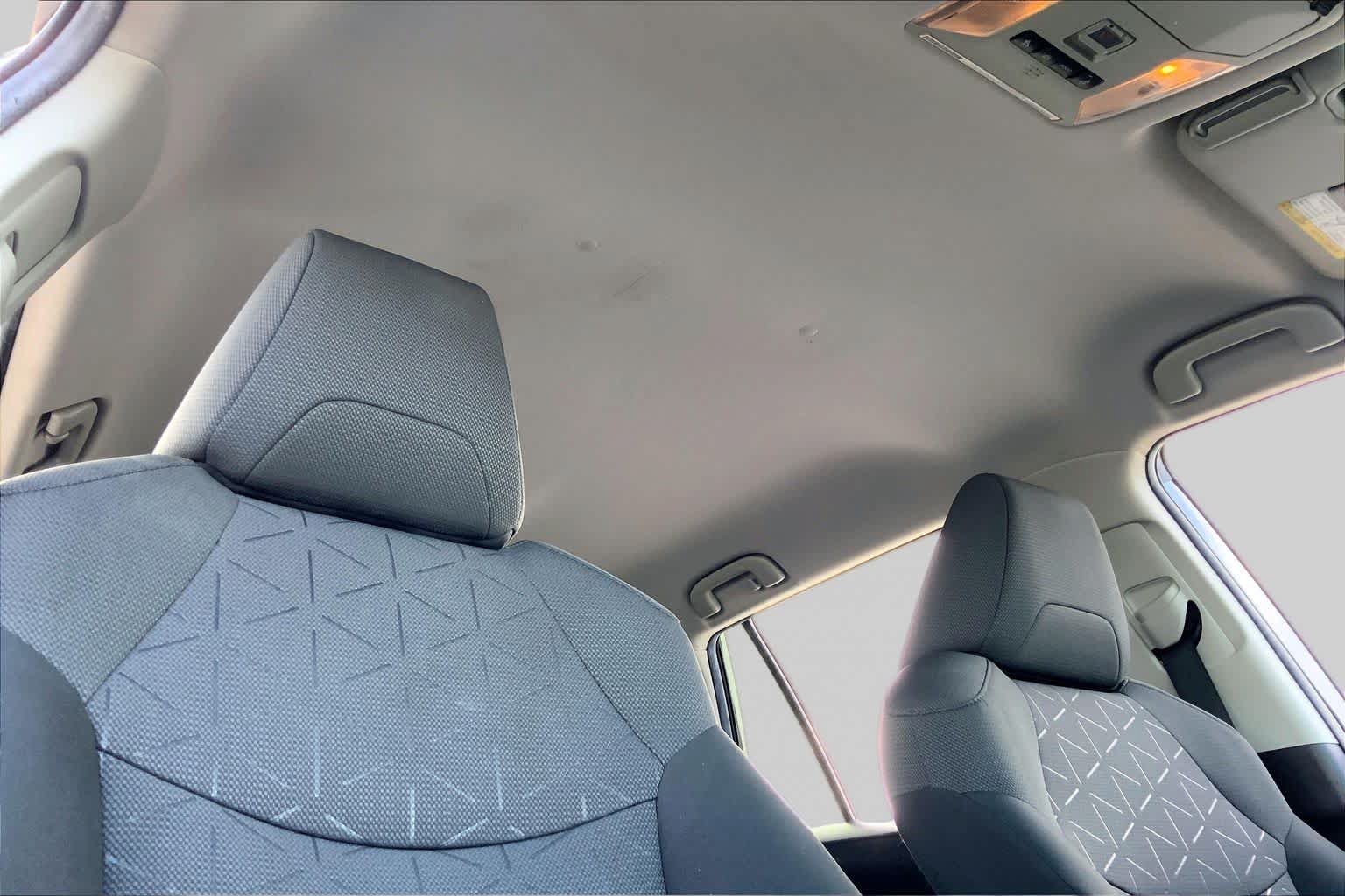 Used 2021 Toyota RAV4 XLE FWD image 14