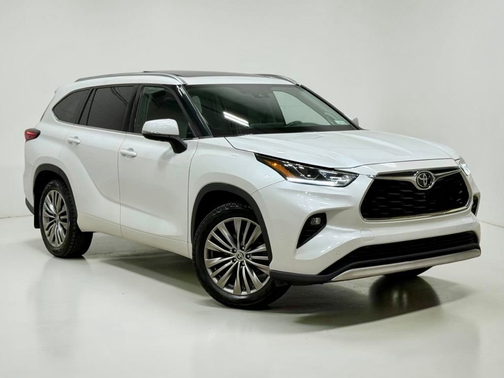 Used 2022 Toyota Highlander Limited image 4