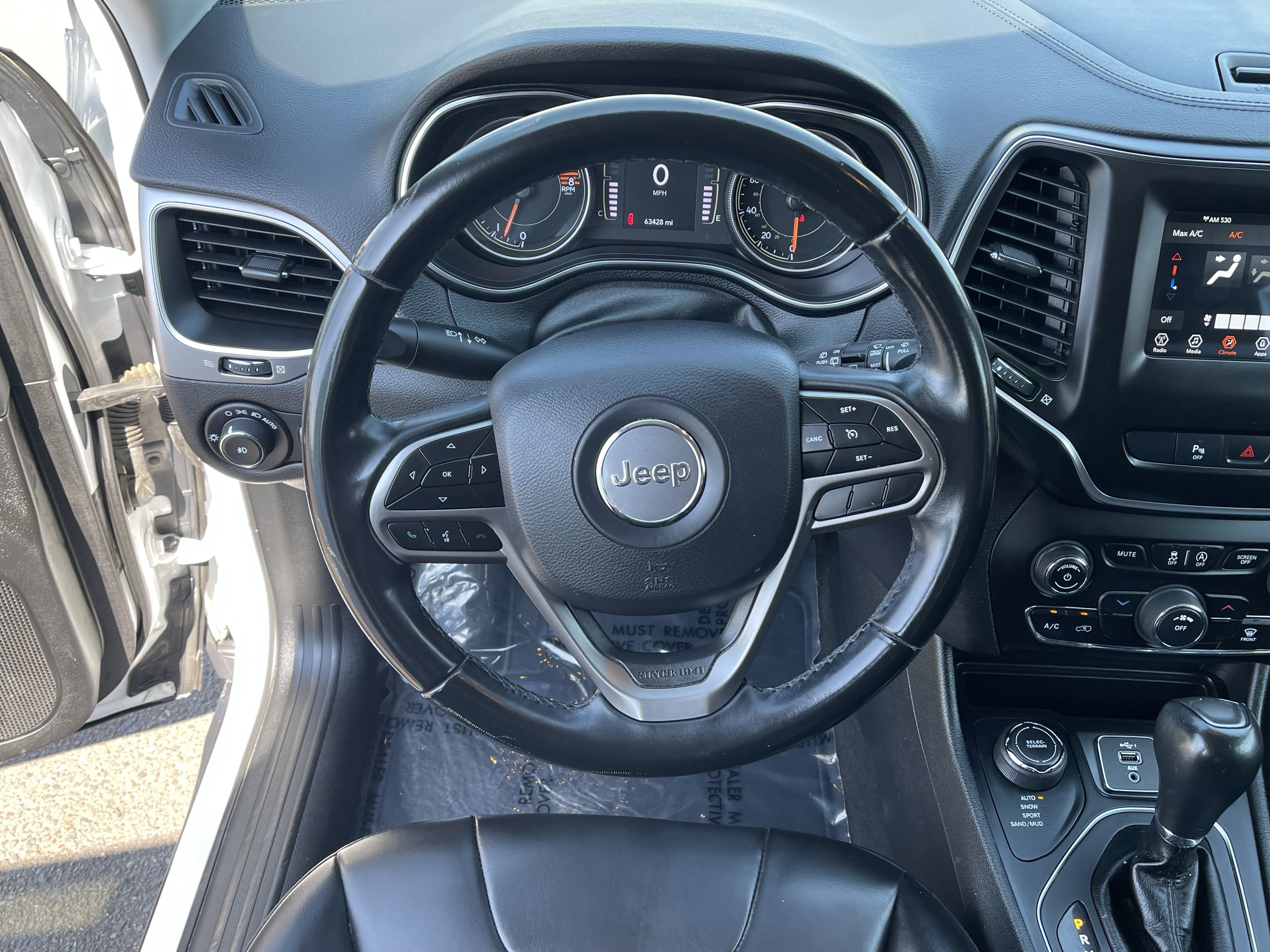Used 2019 Jeep Cherokee Latitude Plus AWD/4WD image 13