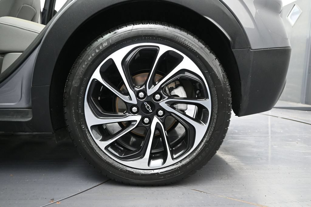 Certified 2023 Chevrolet Bolt EUV Premier w/ Sun & Sound Package FWD image 14