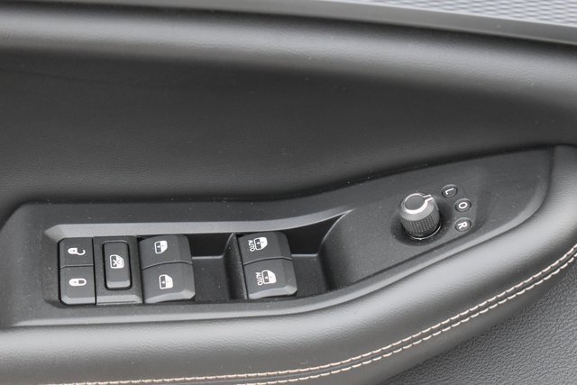 Used 2023 Jeep Grand Cherokee Laredo image 12