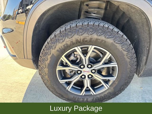 Used 2024 GMC Acadia AT4 w/ Luxury Package image 5