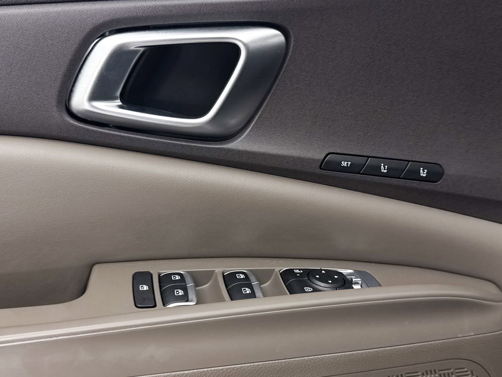 Certified 2025 Kia Carnival EX image 31