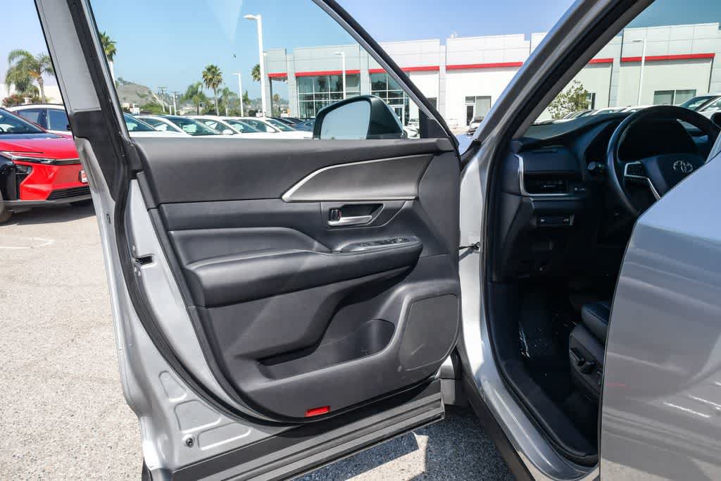 Used 2025 Toyota Grand Highlander AWD Hybrid image 26