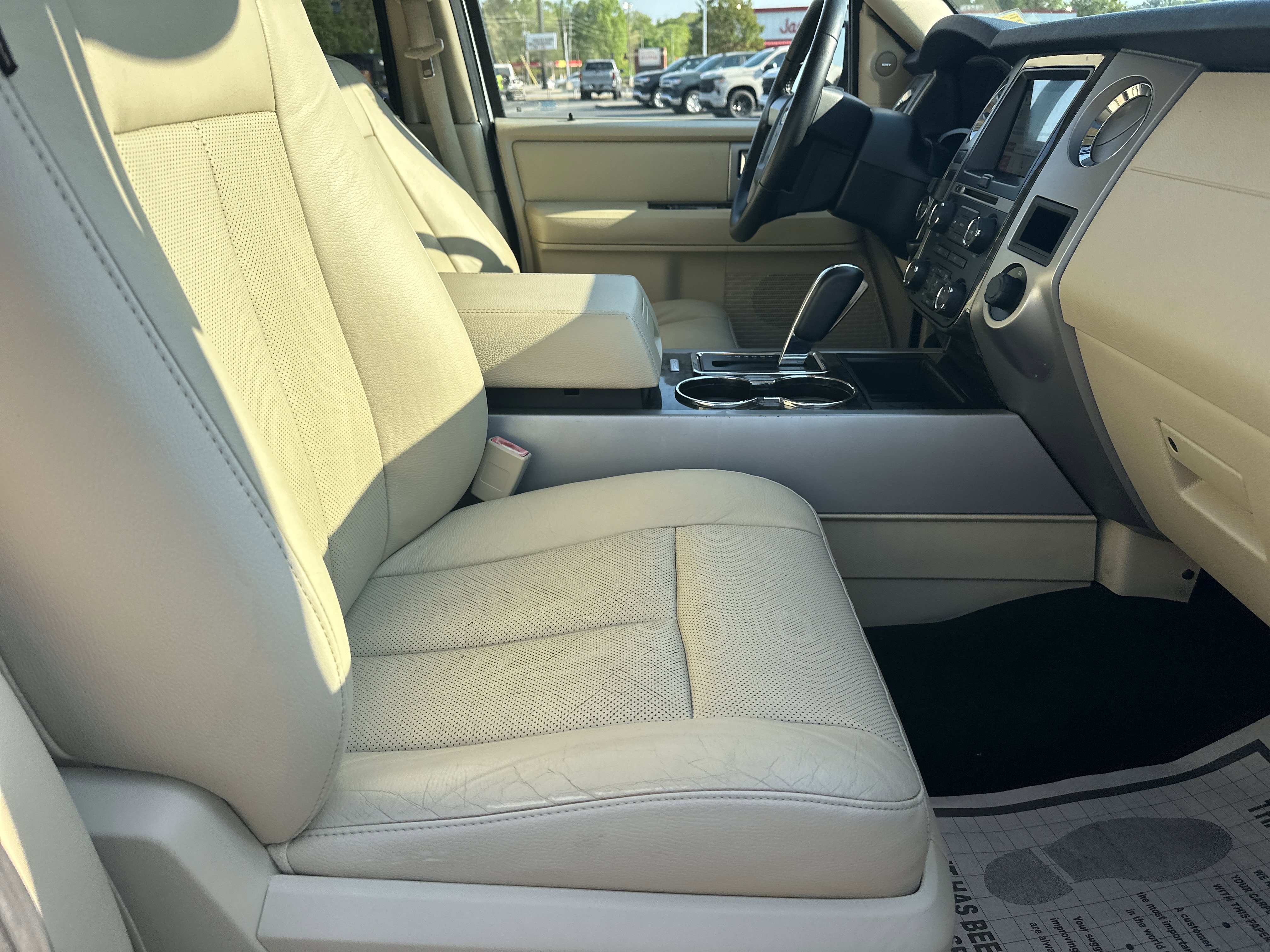 Used 2017 Ford Expedition Limited w/ Equipment Group 301A RWD image 14