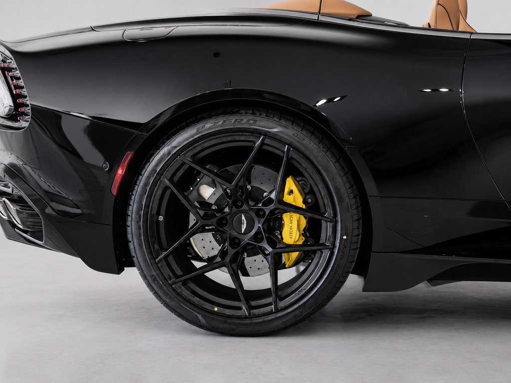 New 2026 Aston Martin Vanquish Convertible RWD image 6