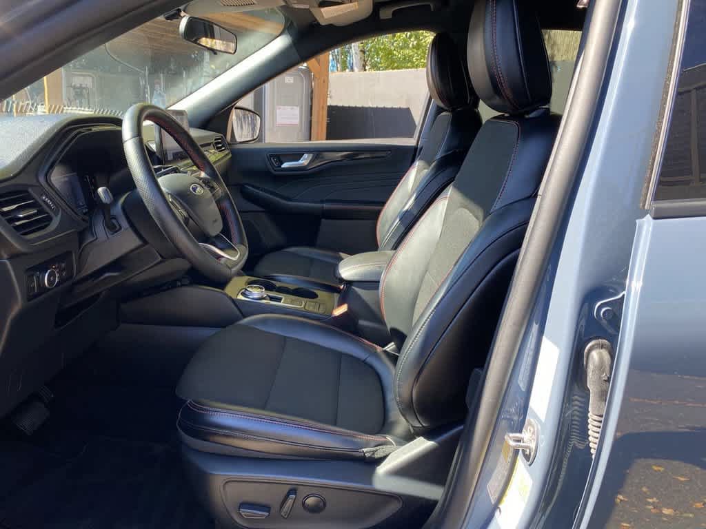 Used 2025 Ford Escape ST-Line Select AWD/4WD image 12